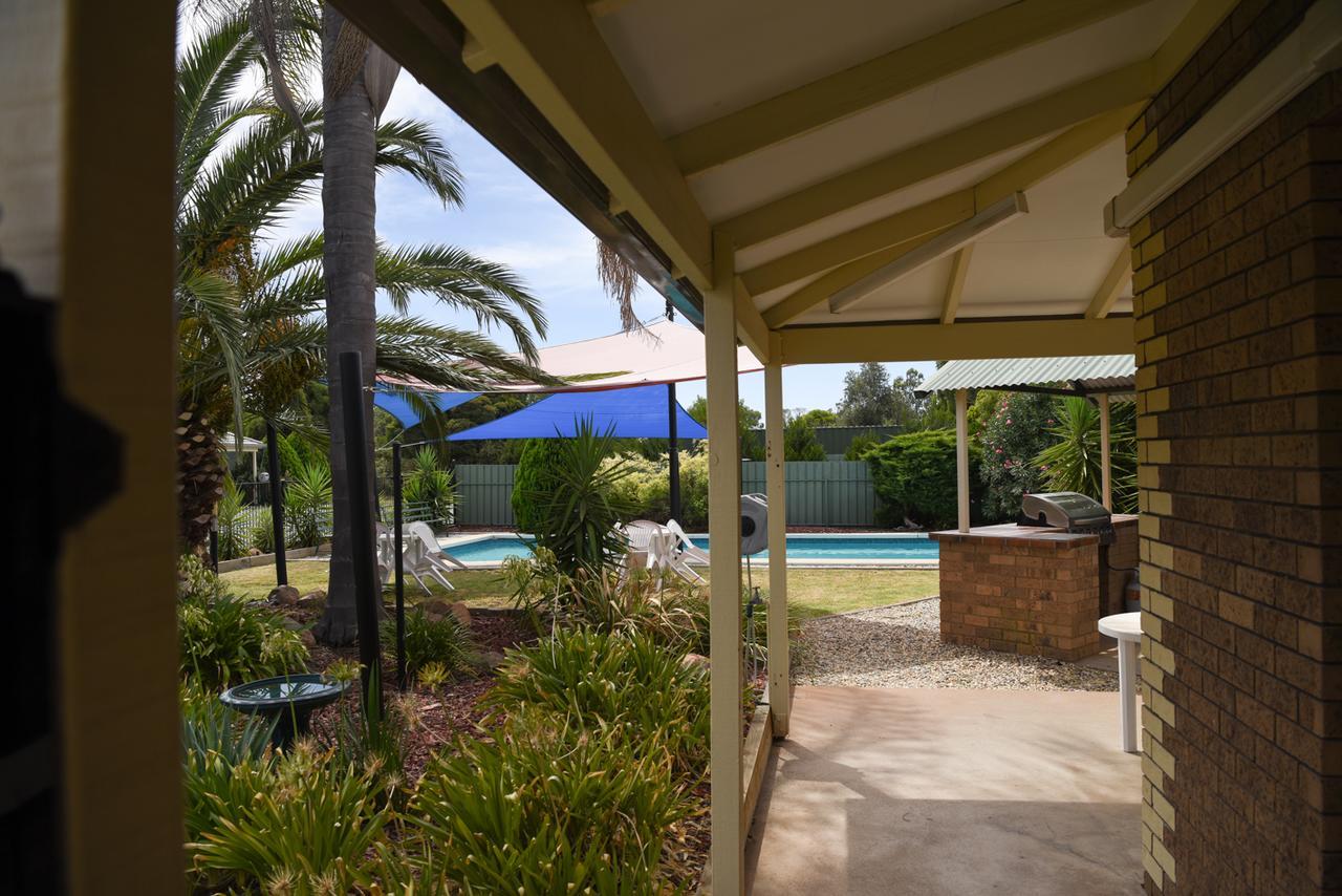 Culcairn Motor Inn Exterior photo