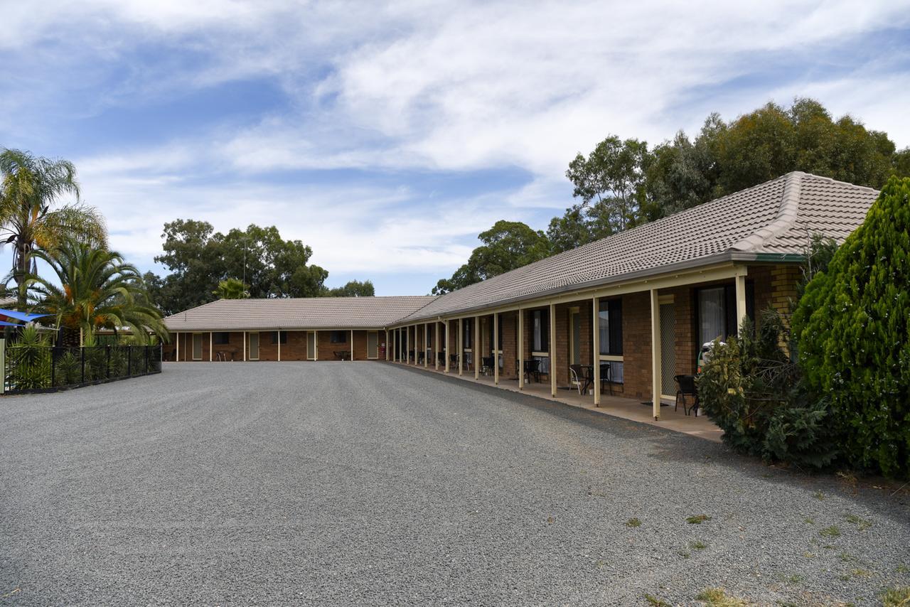 Culcairn Motor Inn Exterior photo