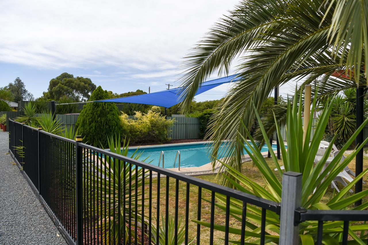 Culcairn Motor Inn Exterior photo